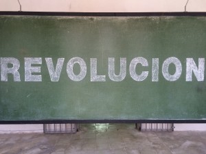 Frontal view of the  "Revolución" piece, by Lidzie Alvisa